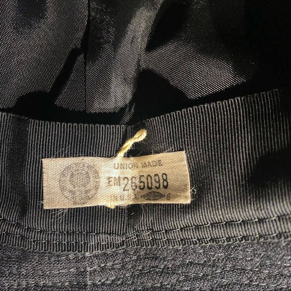 VINTAGE BLACK VELVET HAT - Picture 14 of 14